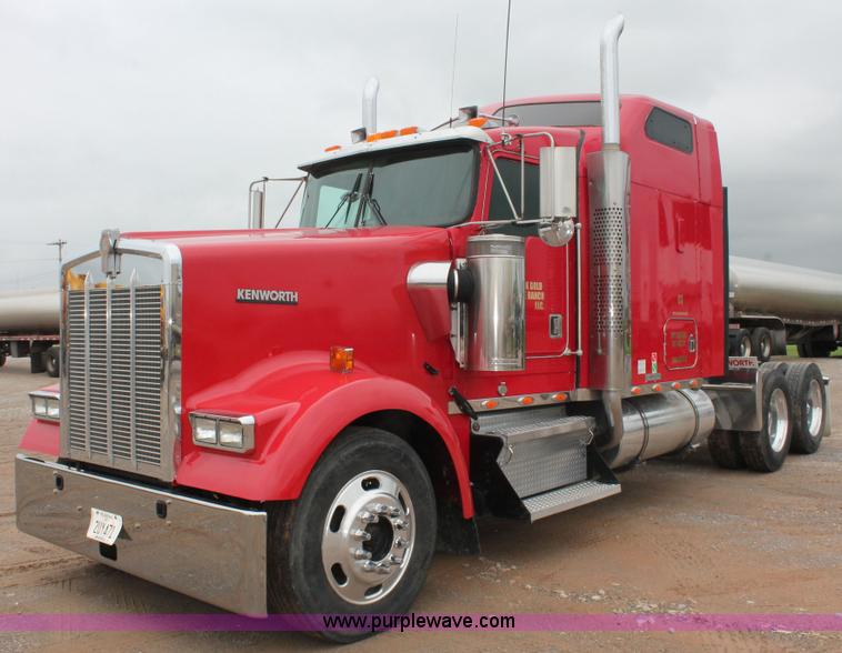 image for item H5812 2000 Kenworth W900 semi truck