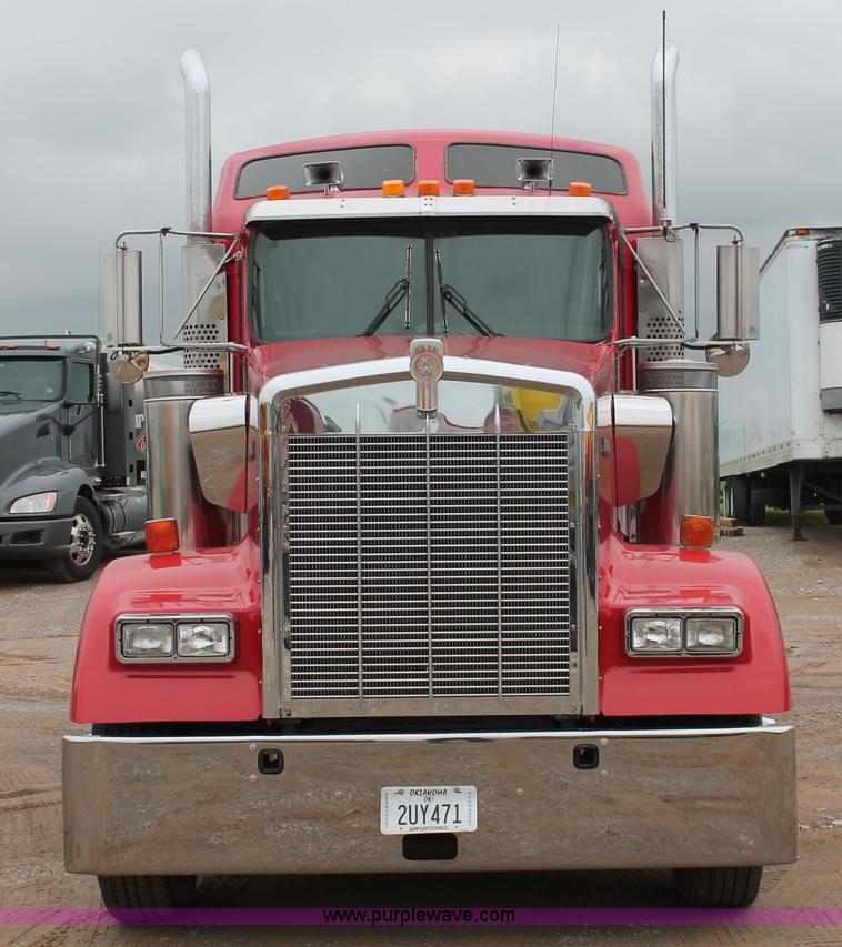 image for item H5812 2000 Kenworth W900 semi truck