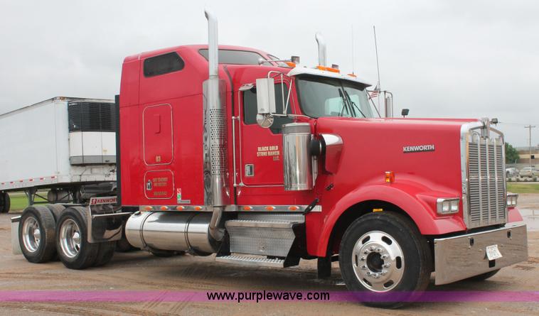image for item H5812 2000 Kenworth W900 semi truck