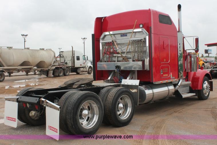 image for item H5812 2000 Kenworth W900 semi truck