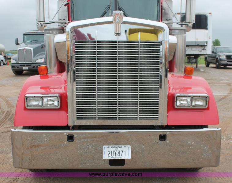 image for item H5812 2000 Kenworth W900 semi truck