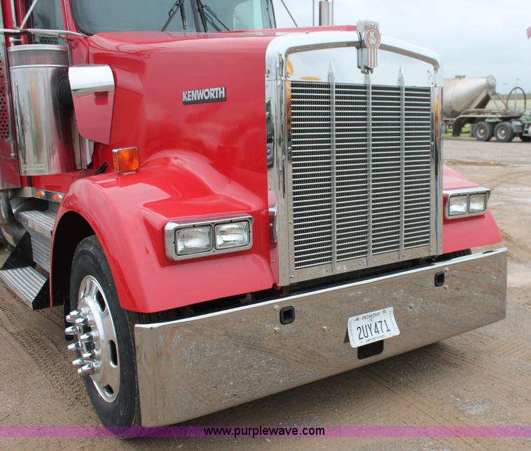 image for item H5812 2000 Kenworth W900 semi truck