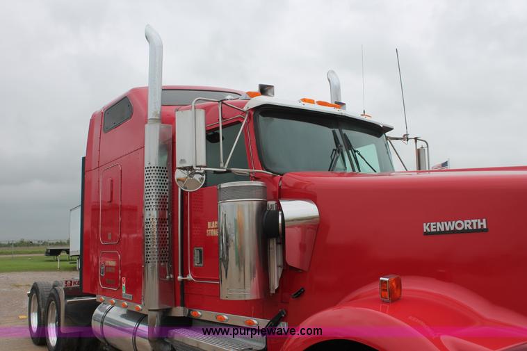 image for item H5812 2000 Kenworth W900 semi truck