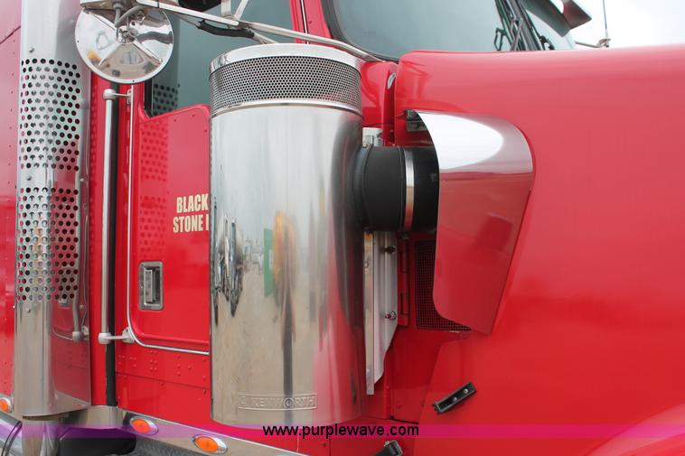 image for item H5812 2000 Kenworth W900 semi truck