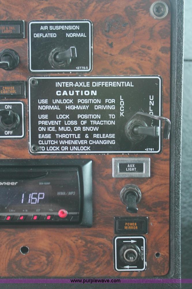 image for item H5812 2000 Kenworth W900 semi truck