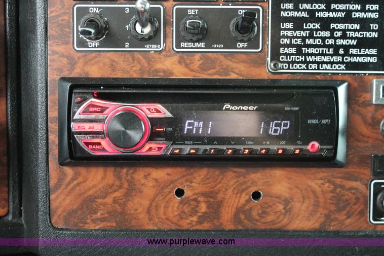 image for item H5812 2000 Kenworth W900 semi truck