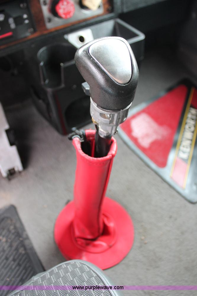 image for item H5812 2000 Kenworth W900 semi truck