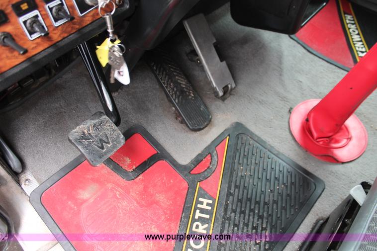 image for item H5812 2000 Kenworth W900 semi truck