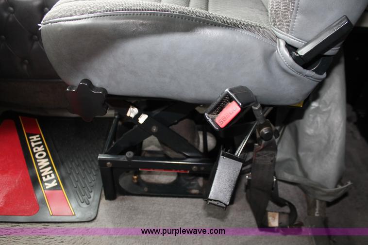 image for item H5812 2000 Kenworth W900 semi truck