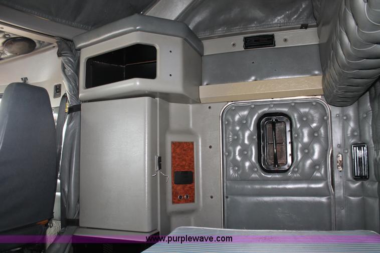 image for item H5812 2000 Kenworth W900 semi truck