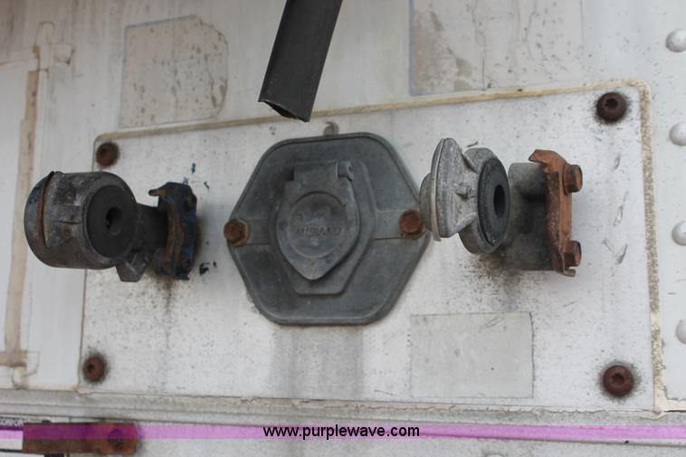 image for item H5813 2000 Trailmobile reefer trailer