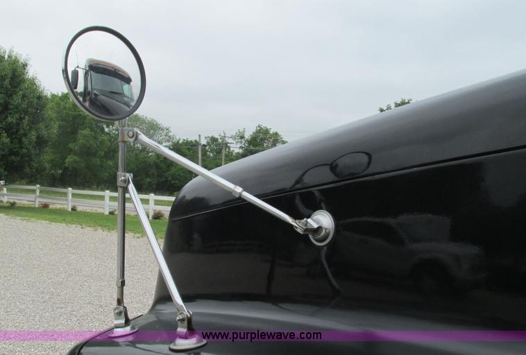 image for item J8528 2002 Freightliner Century Class ST120 semi truck