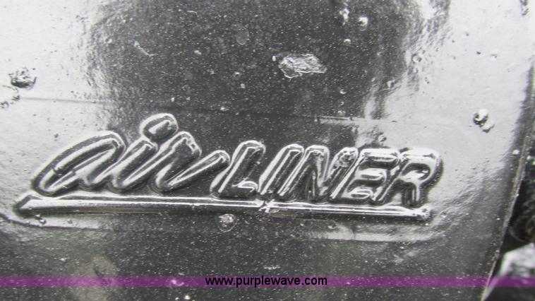 image for item J8528 2002 Freightliner Century Class ST120 semi truck