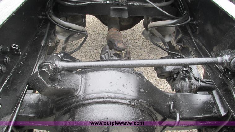 image for item J8528 2002 Freightliner Century Class ST120 semi truck