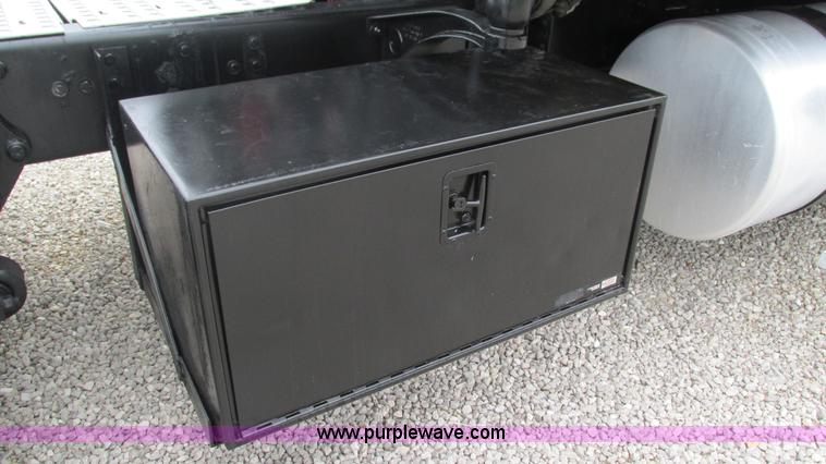 image for item J8528 2002 Freightliner Century Class ST120 semi truck