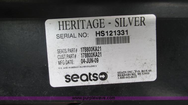 image for item J8528 2002 Freightliner Century Class ST120 semi truck