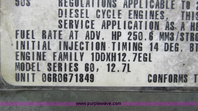 image for item J8528 2002 Freightliner Century Class ST120 semi truck