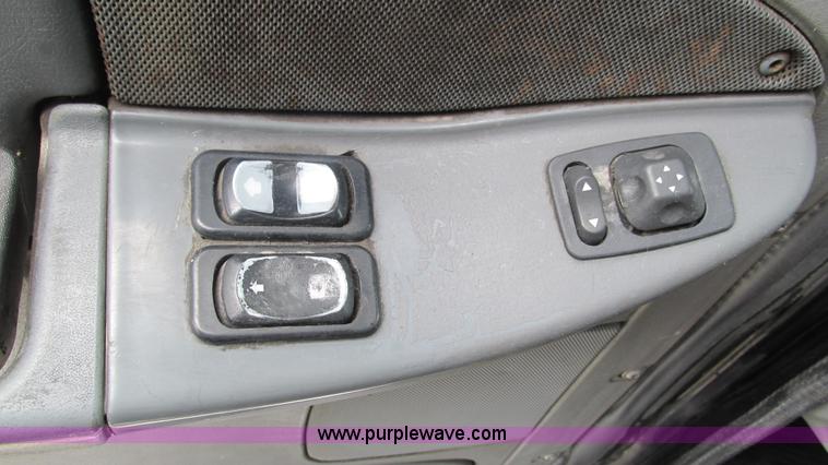 image for item J8528 2002 Freightliner Century Class ST120 semi truck