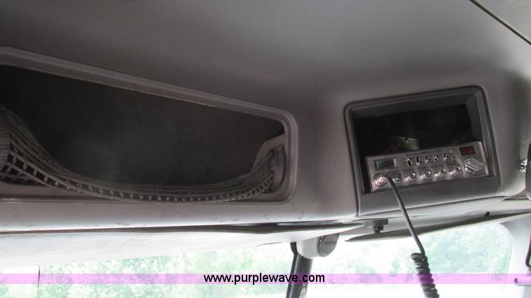 image for item J8528 2002 Freightliner Century Class ST120 semi truck