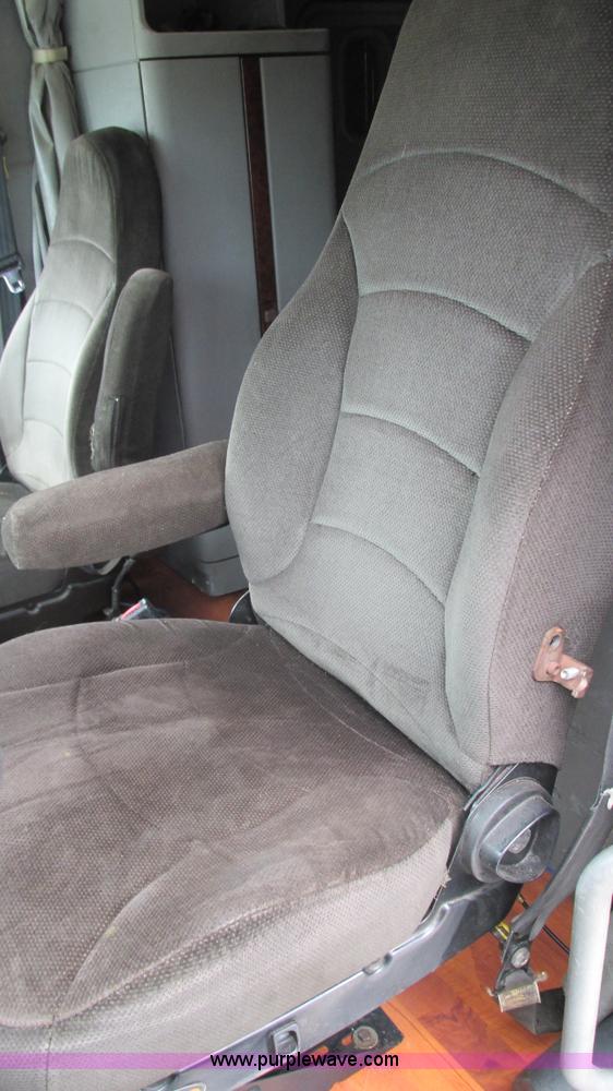 image for item J8528 2002 Freightliner Century Class ST120 semi truck