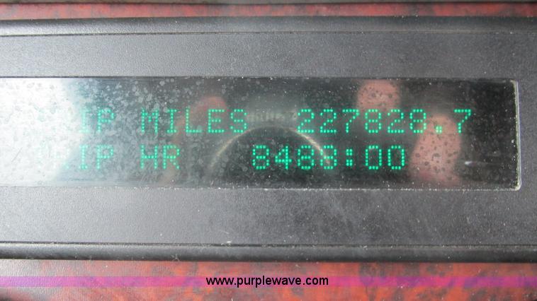 image for item J8528 2002 Freightliner Century Class ST120 semi truck