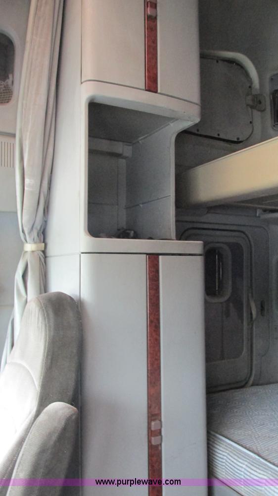 image for item J8528 2002 Freightliner Century Class ST120 semi truck