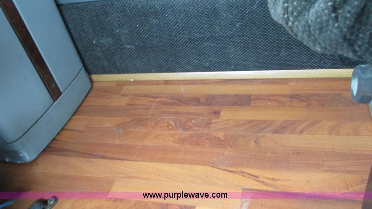 image for item J8528 2002 Freightliner Century Class ST120 semi truck