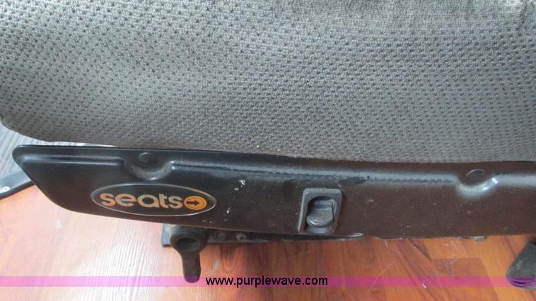 image for item J8528 2002 Freightliner Century Class ST120 semi truck