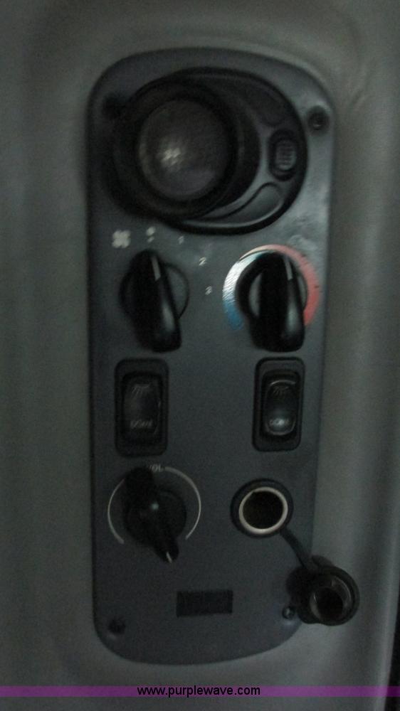 image for item J8528 2002 Freightliner Century Class ST120 semi truck