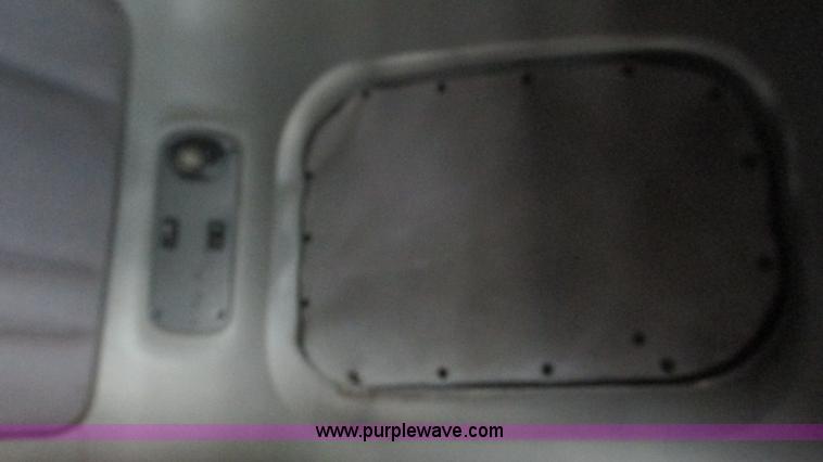 image for item J8528 2002 Freightliner Century Class ST120 semi truck