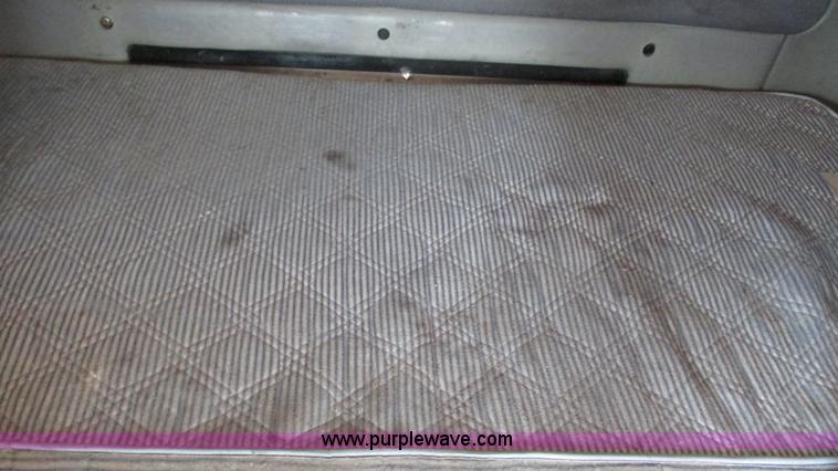 image for item J8528 2002 Freightliner Century Class ST120 semi truck