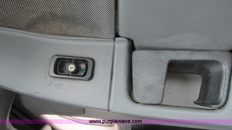 image for item J8528 2002 Freightliner Century Class ST120 semi truck