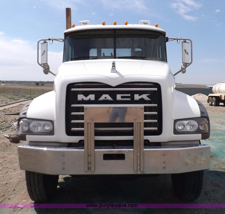 image for item K3868 2008 Mack GU713 semi truck