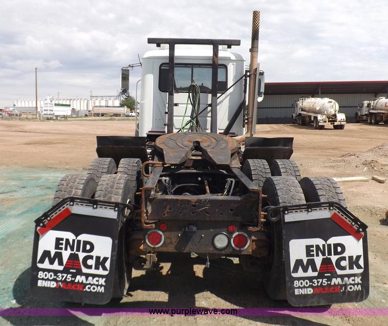 image for item K3868 2008 Mack GU713 semi truck
