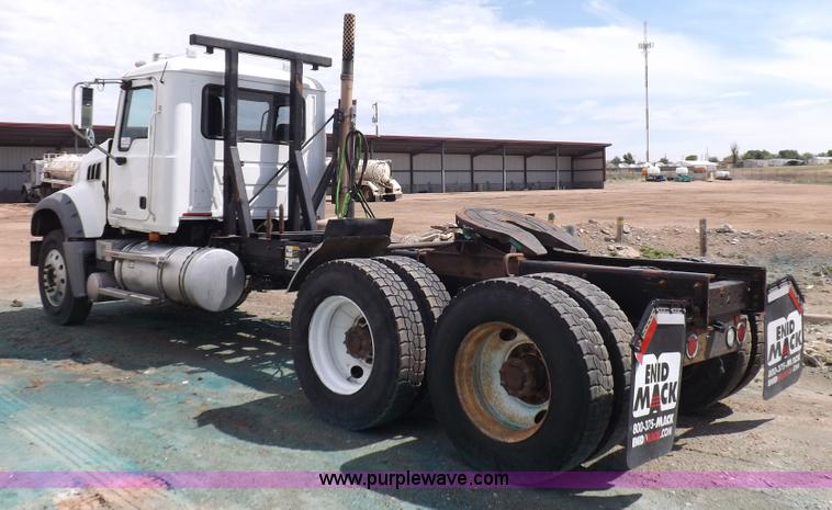 image for item K3868 2008 Mack GU713 semi truck