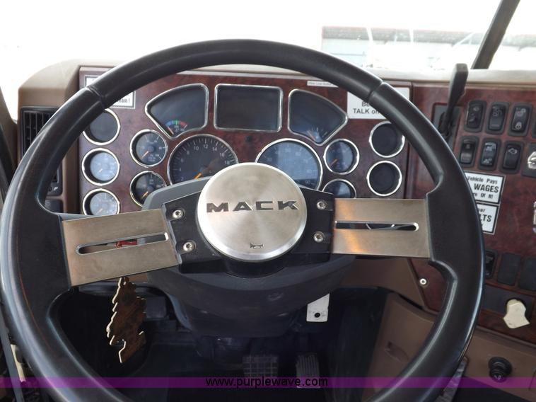 image for item K3868 2008 Mack GU713 semi truck