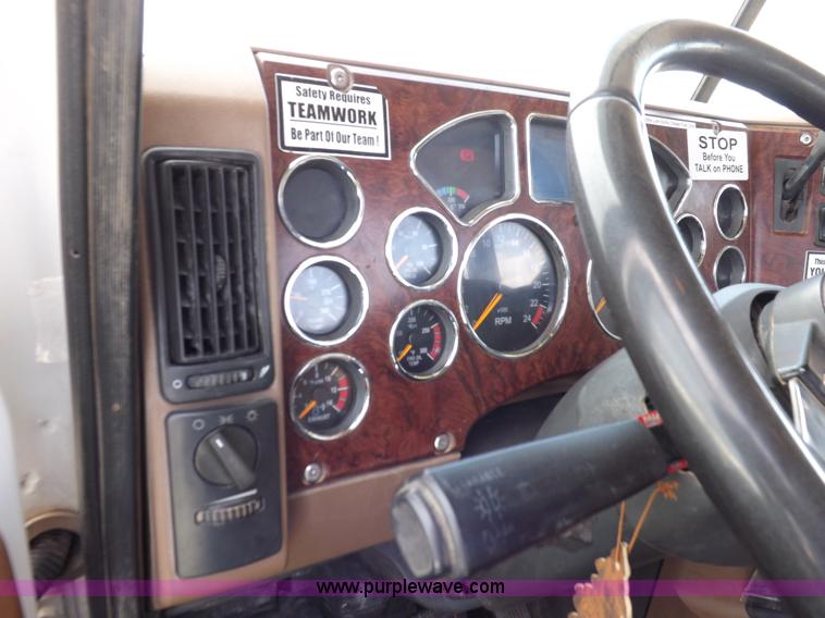 image for item K3868 2008 Mack GU713 semi truck