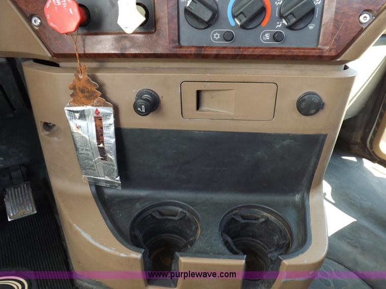 image for item K3868 2008 Mack GU713 semi truck