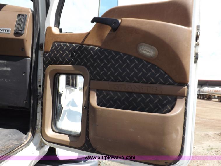 image for item K3868 2008 Mack GU713 semi truck