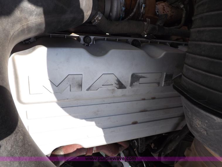 image for item K3868 2008 Mack GU713 semi truck