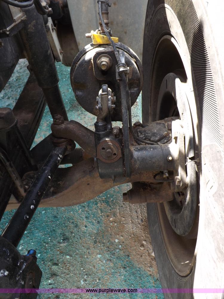 image for item K3868 2008 Mack GU713 semi truck