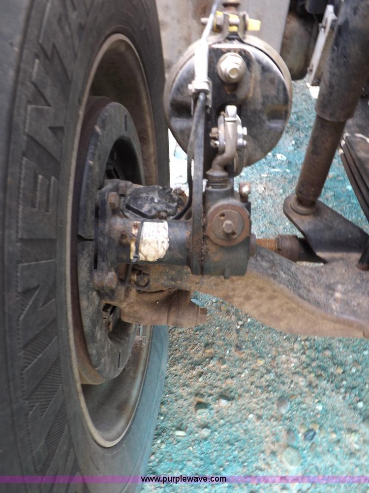 image for item K3868 2008 Mack GU713 semi truck