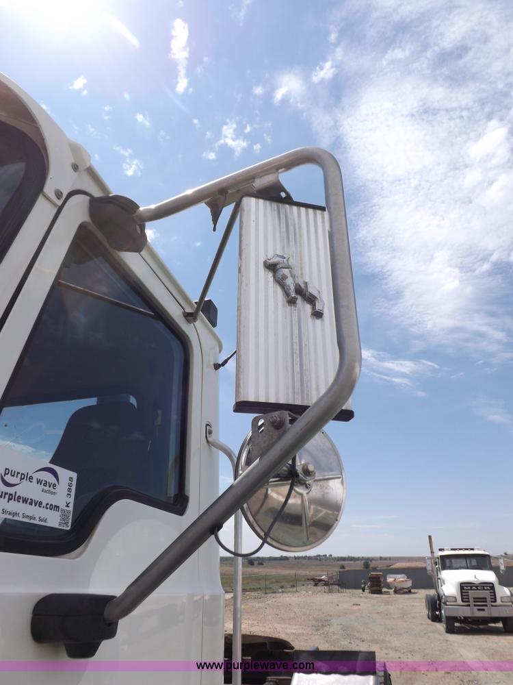 image for item K3868 2008 Mack GU713 semi truck