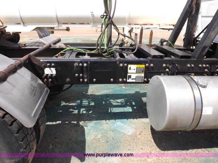 image for item K3868 2008 Mack GU713 semi truck