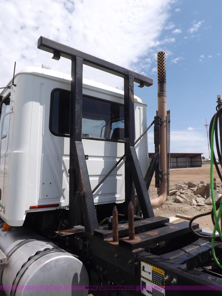 image for item K3868 2008 Mack GU713 semi truck