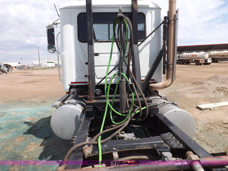 image for item K3868 2008 Mack GU713 semi truck