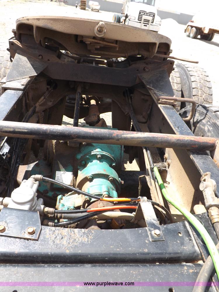 image for item K3868 2008 Mack GU713 semi truck