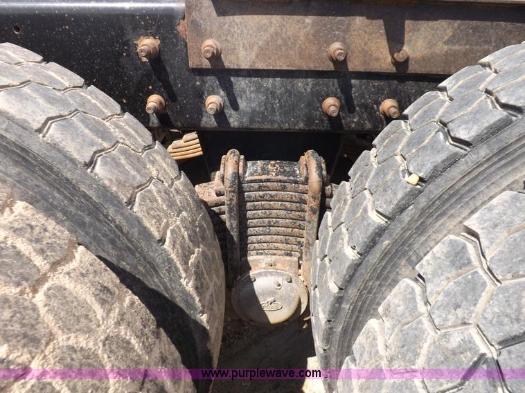 image for item K3868 2008 Mack GU713 semi truck