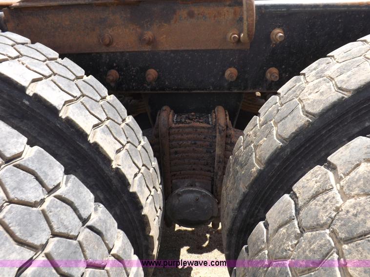 image for item K3868 2008 Mack GU713 semi truck