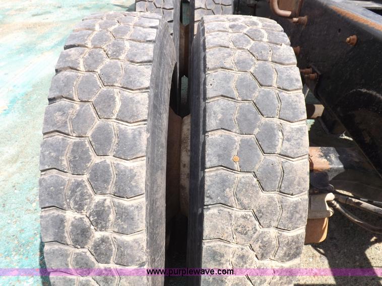 image for item K3868 2008 Mack GU713 semi truck